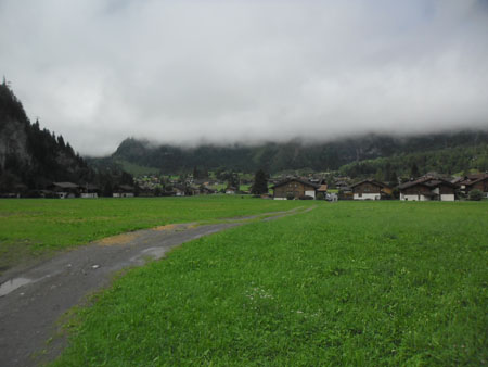 laaghangende bewolking in Kandersteg