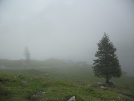 daar ergens is de Oeschinensee