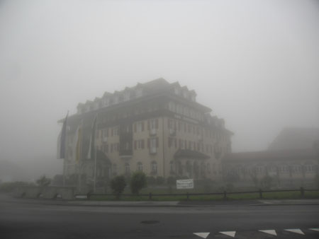 Schweizerhof in de mist