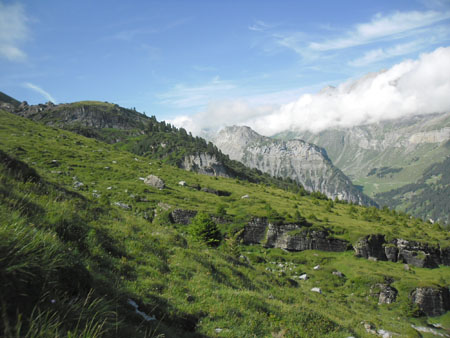 rotsspleten voorbij Fisialp
