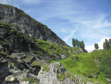 rotsspleten voorbij Fisialp