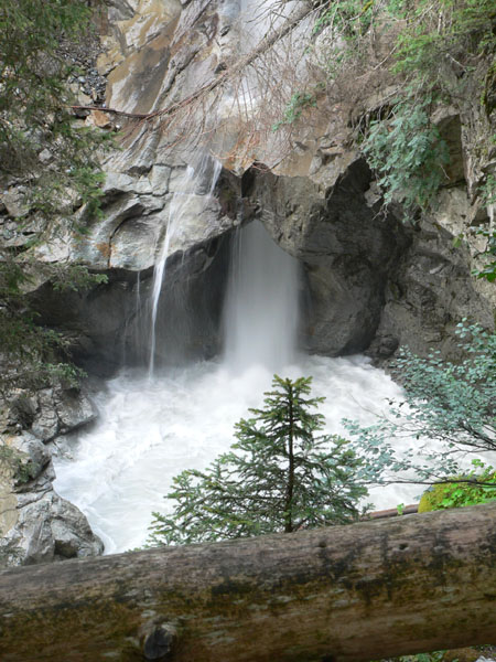 door water uitgesleten