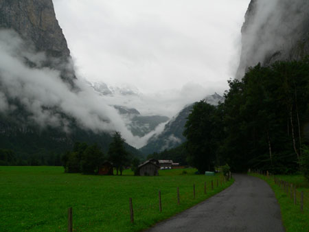 bewolking tot laag in het dal