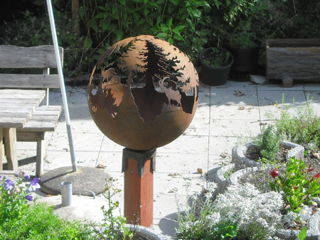 kunstwerk aan de beek