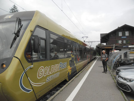 vroege trein in Lenk