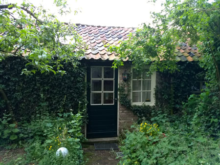 wat een schattig tuinhuis